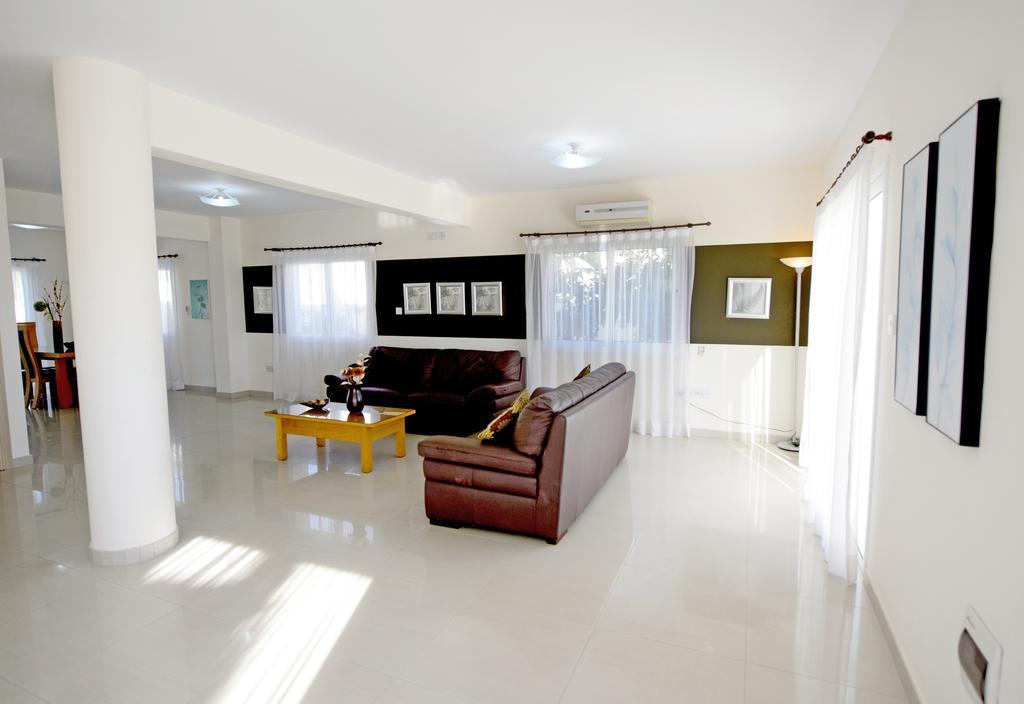 Hara Nissi Beach Villas Ayia Napa Rum bild
