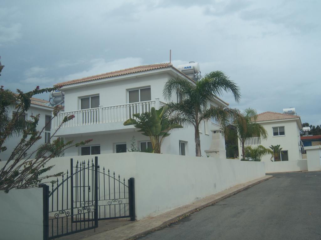 Hara Nissi Beach Villas Ayia Napa Rum bild